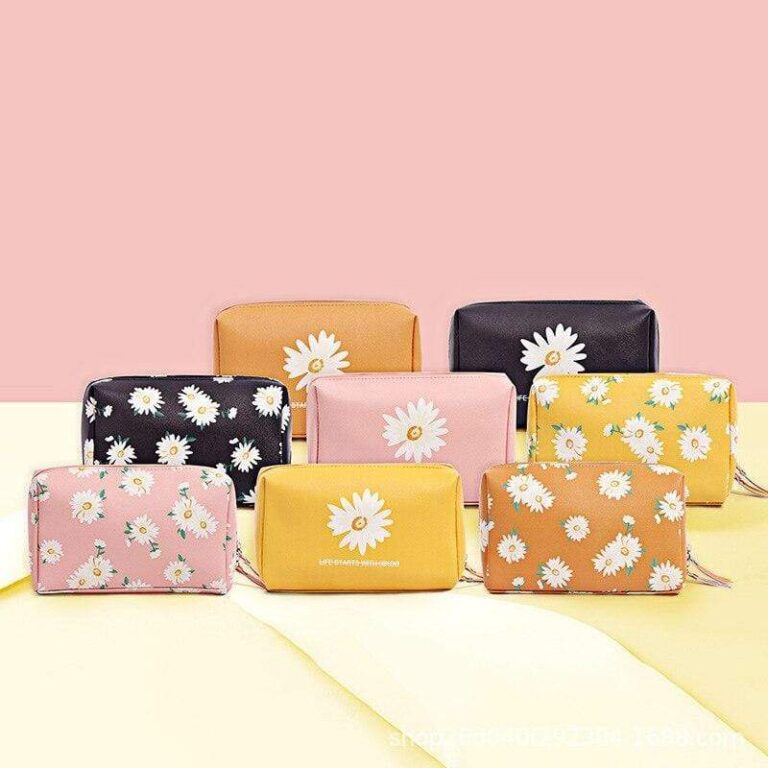 Alternative view of Blommig sminkväska