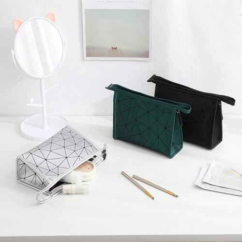 Alternative view of Chic sminkväska