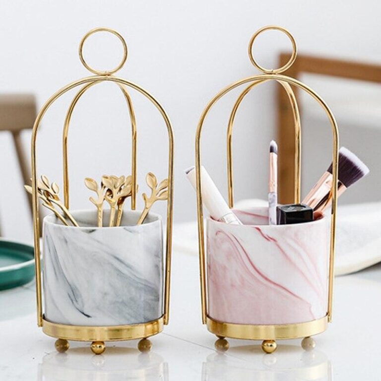 Alternative view of Design sminkförvaring borstar