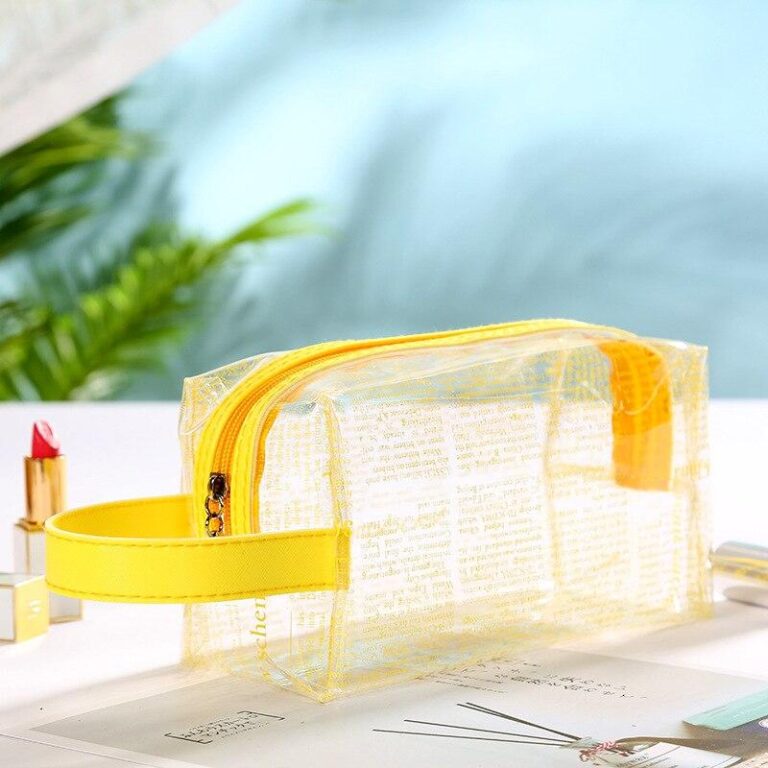 Alternative view of Genomskinlig sminkpåse