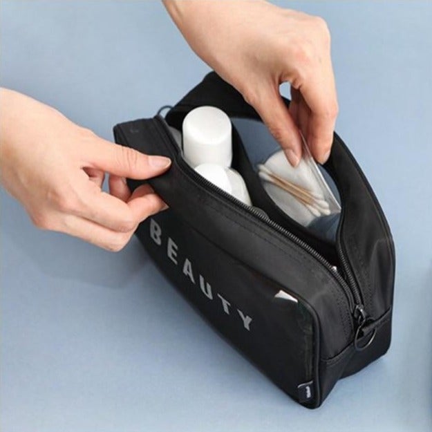 Alternative view of Genomskinlig sminkväska