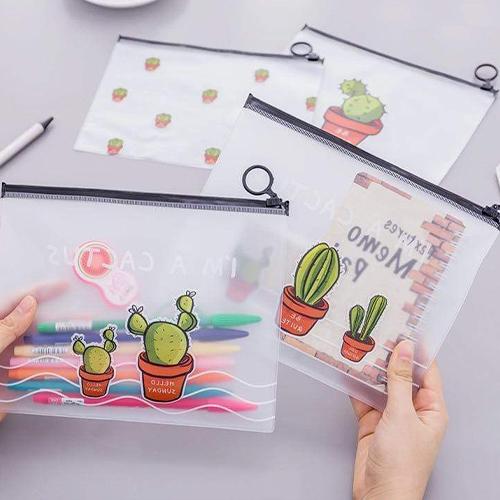 Alternative view of Genomskinligt sminkförvaring