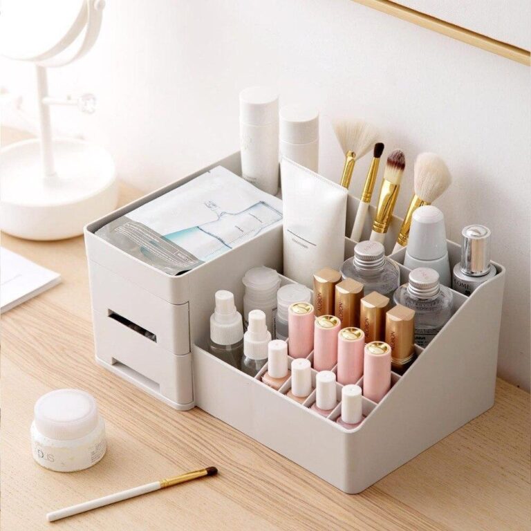 Alternative view of Makeup box