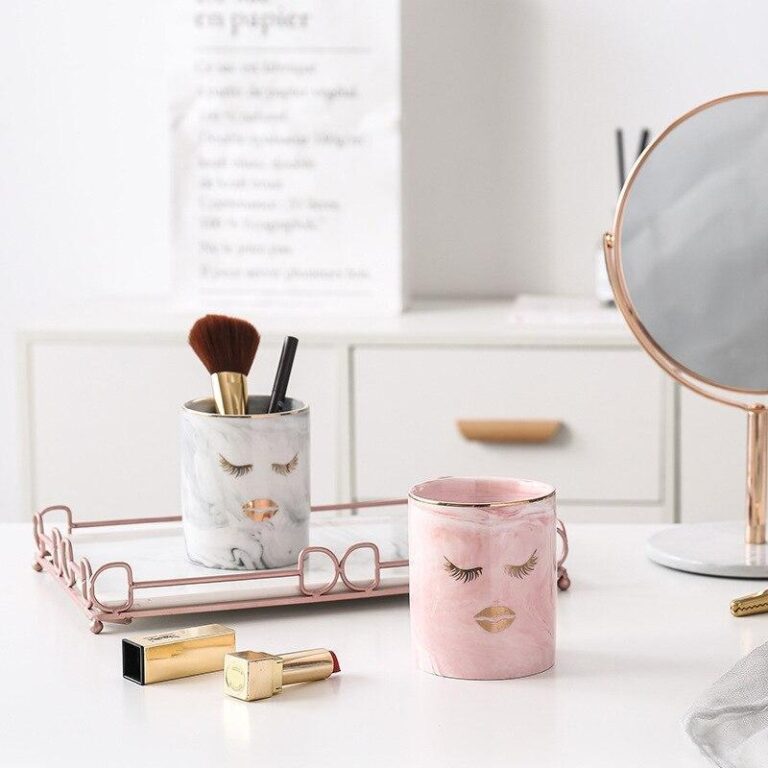 Marmor sminkpenslar kruka