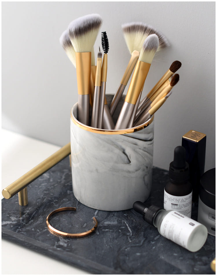 Marmor makeuppenslar kruka