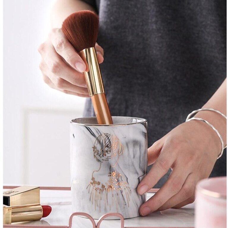 Alternative view of Marmor sminkpenslar organisera