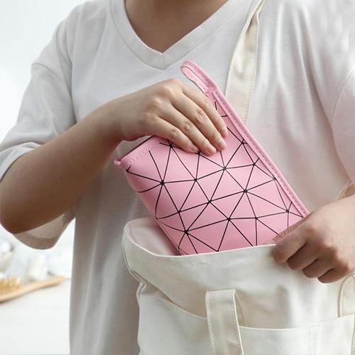 Alternative view of Rese makeup väska