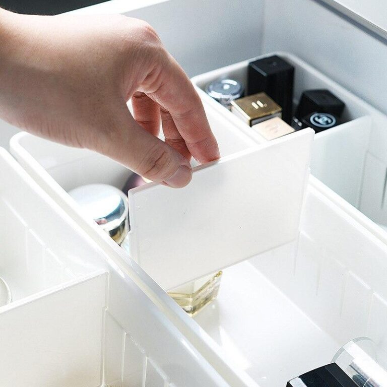 Sminkförvaring för byrålåda