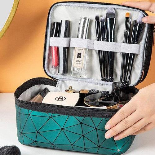 Stilren stor sminkväska