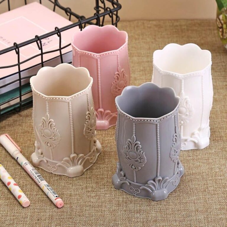 Alternative view of Utskurna sminkförvaring borstar